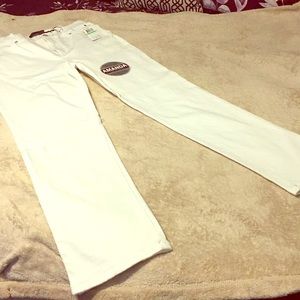 White straight leg women’s jeans